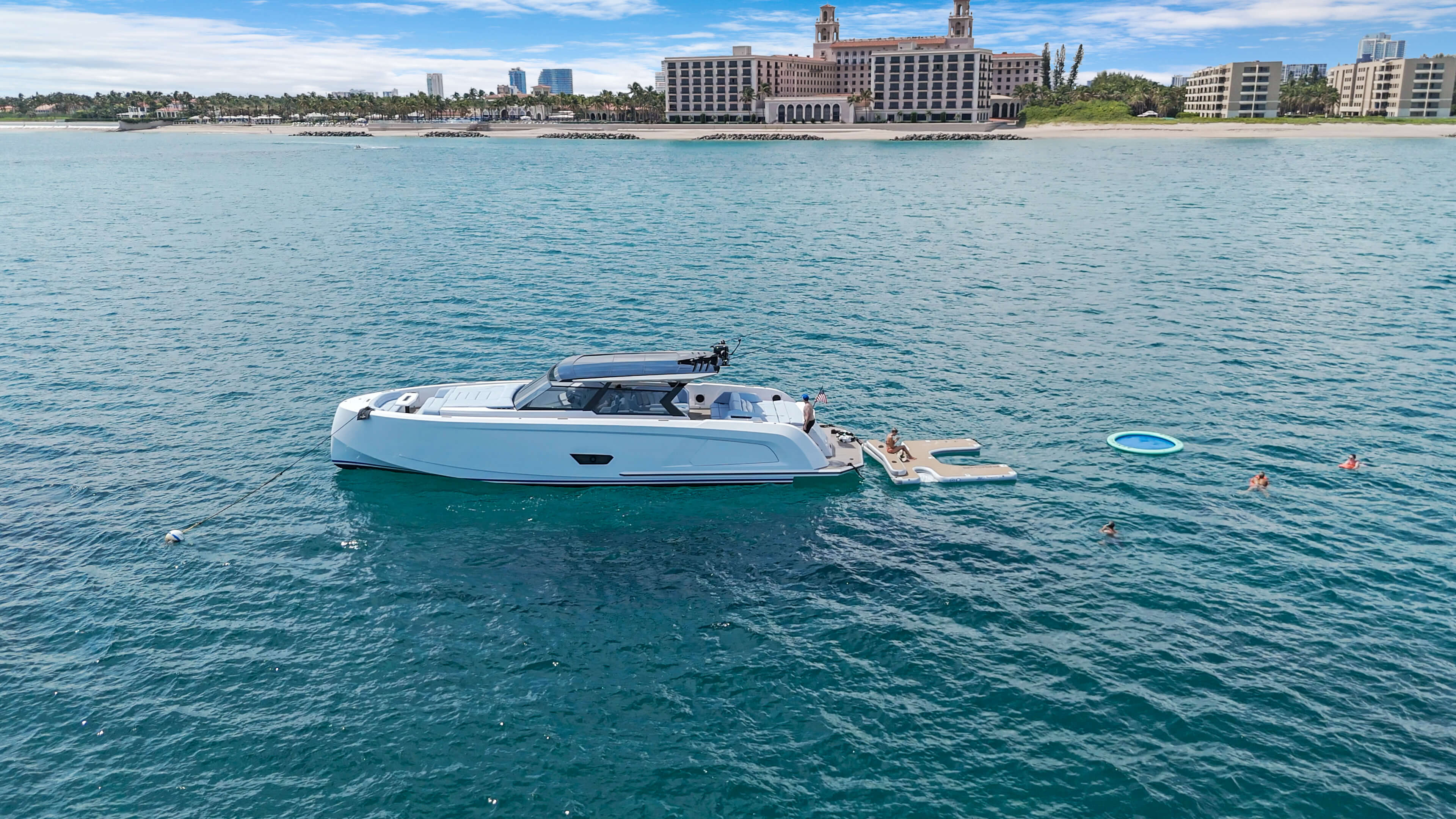 Yacht Photo 6
